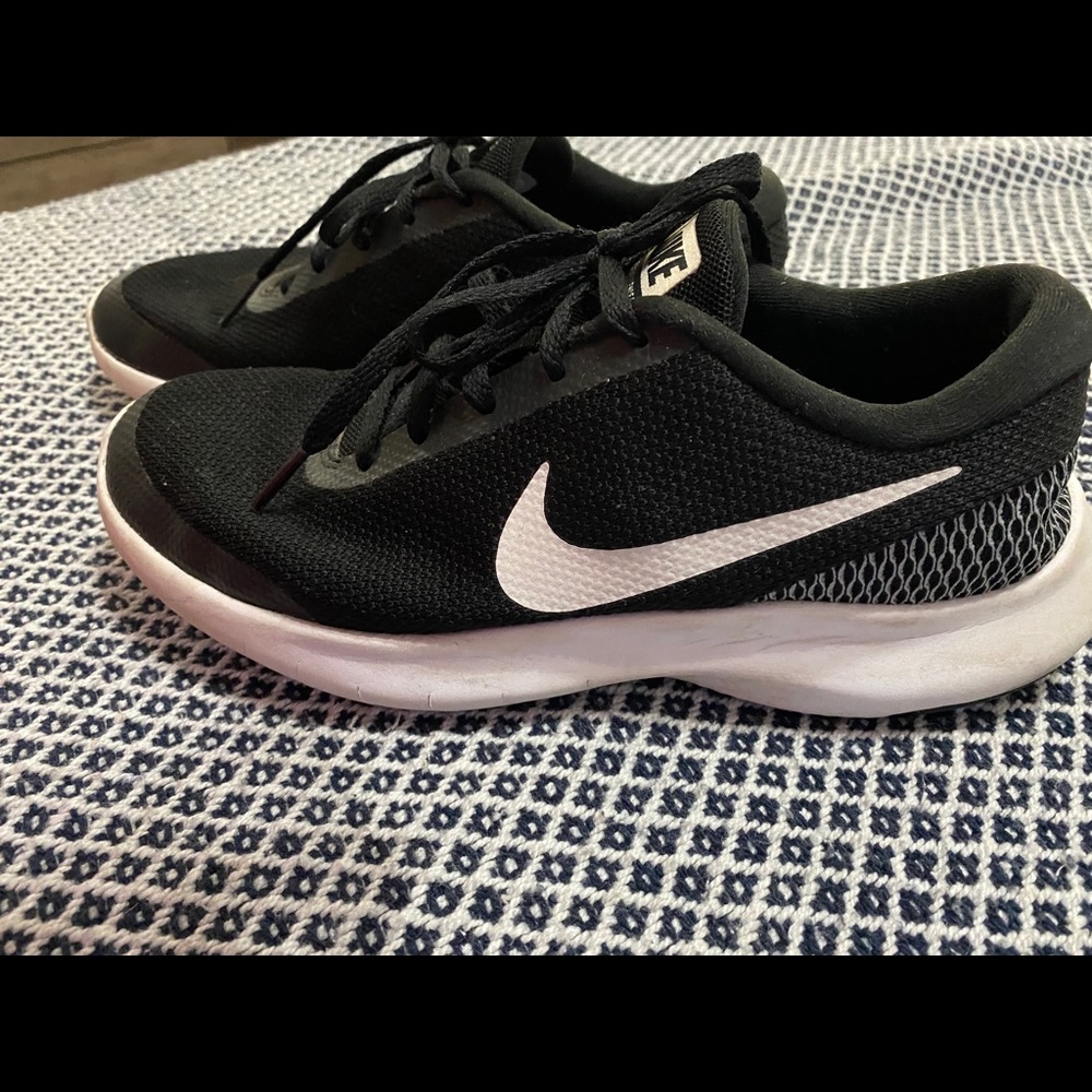 Nike running shoes 6.5